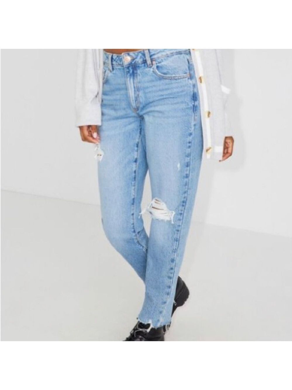Garage faded ripped jeans. XS